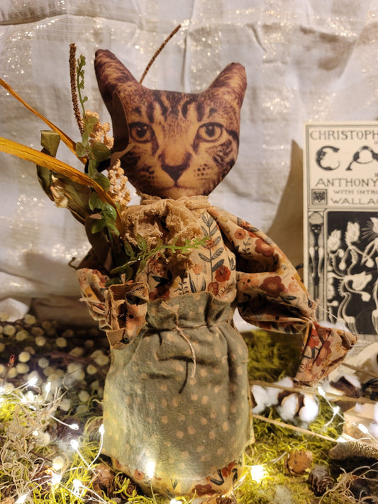 Primitve Tiger Cat in Primitive Dress with Green Apron