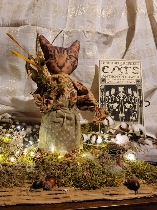 Primitve Tiger Cat in Primitive Dress with Green Apron