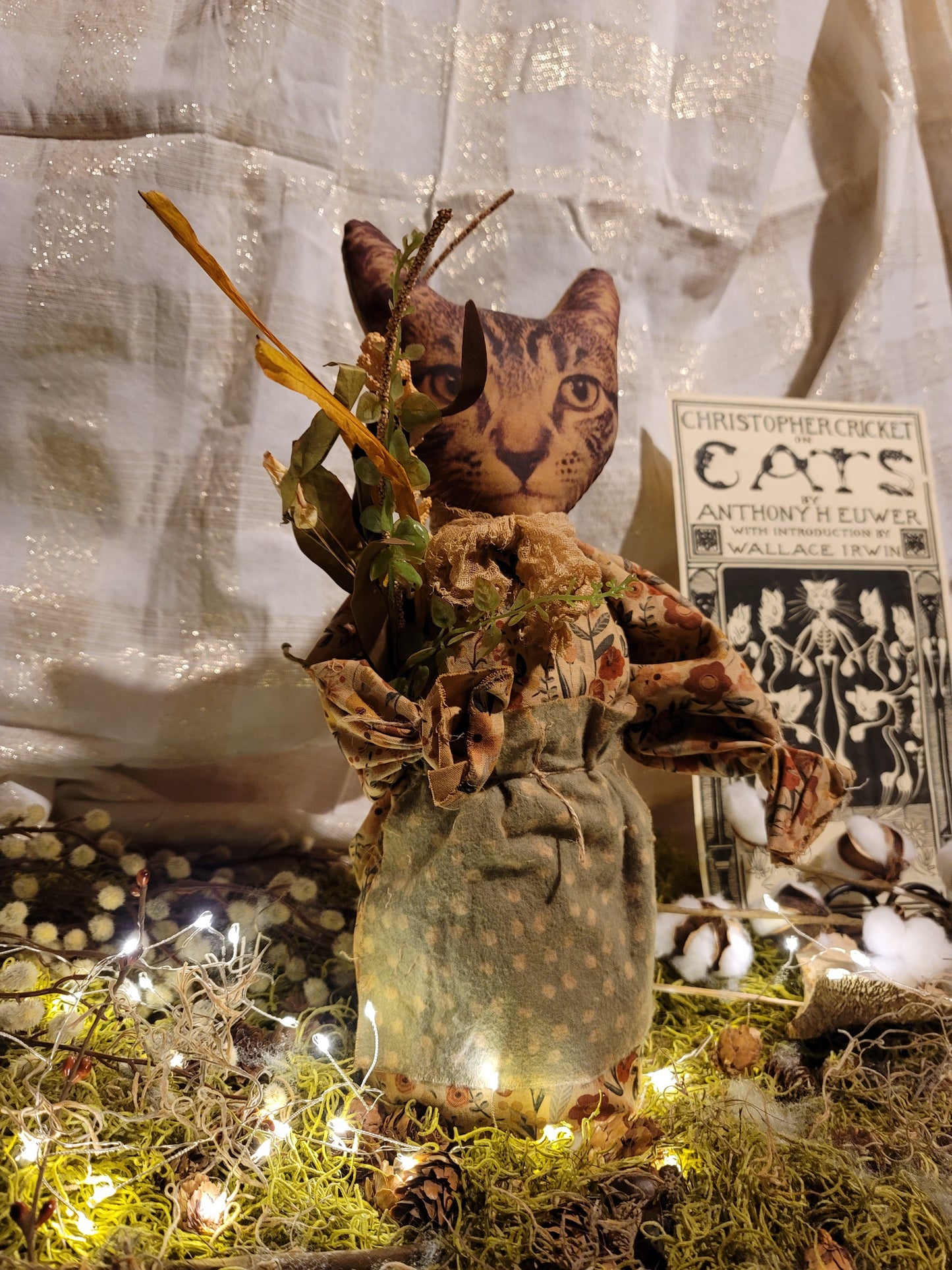 Primitve Tiger Cat in Primitive Dress with Green Apron